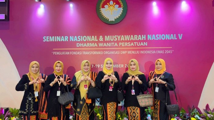 Ketua DWP-DPMG Aceh mengikuti Kegiatan Seminar Nasional dan Musyawarah Nasoinal V Dharma Wanita Persatuan